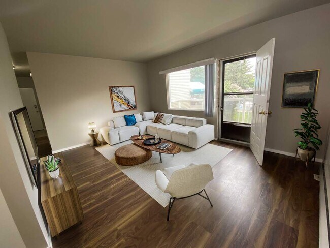 Photo du bâtiment - Riverside Estates Apartments