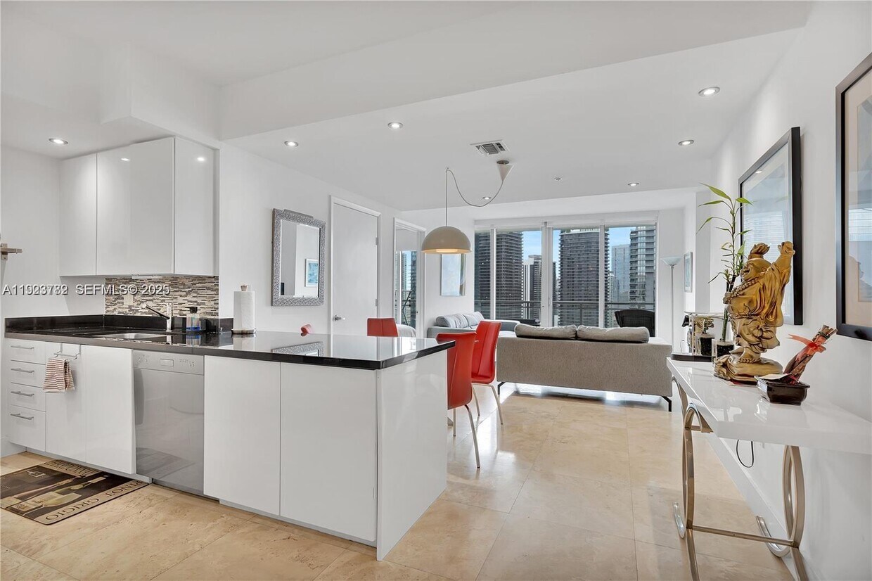 Foto principal - 92 SW 3rd St