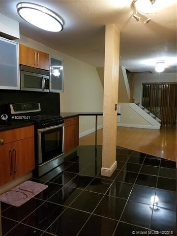 Foto principal - 1300 W 47th Pl