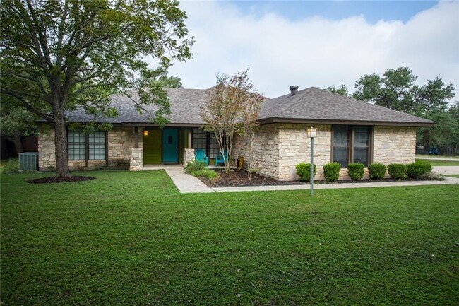Building Photo - 309 Juniper Dr