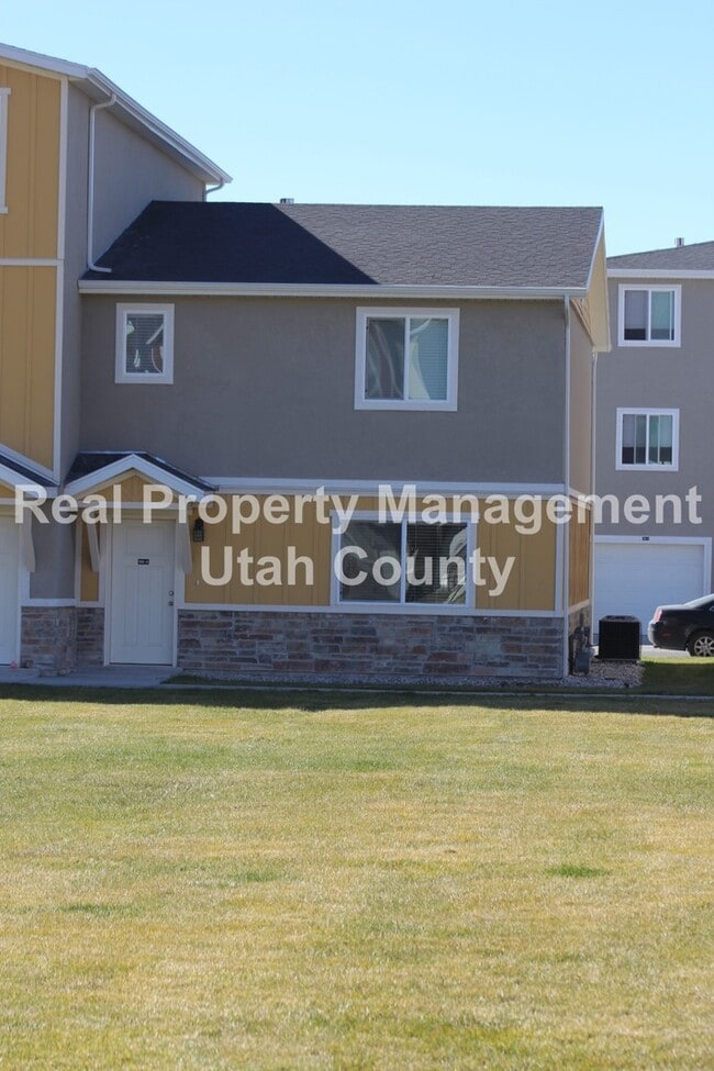 Building Photo - Vineyard 2 Story Townhome