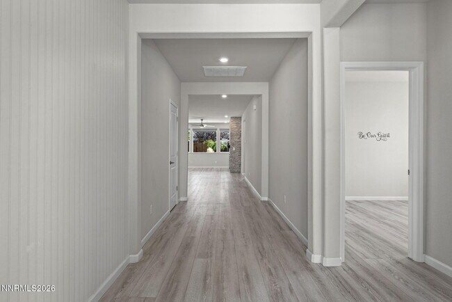 Foto del edificio - 7230 Treeline Ct