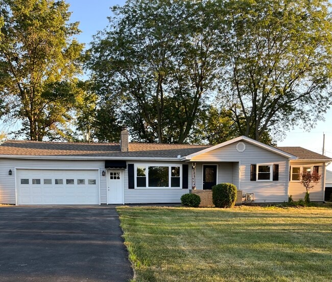 Building Photo - 3249 W Breese Rd