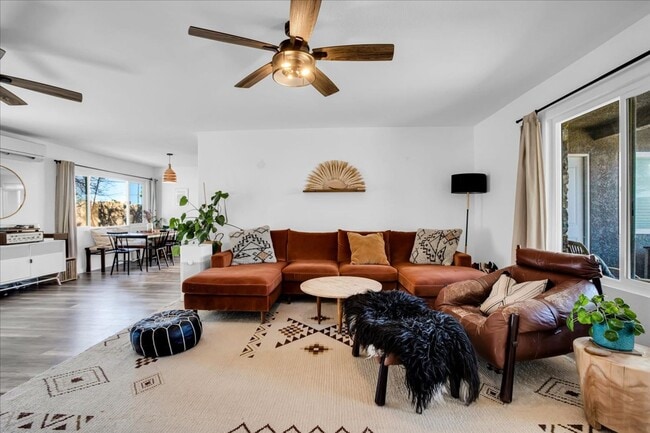 Building Photo - Stunning 3 Bedroom 2 Bathroom Home in Yucc...