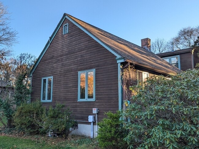 Building Photo - 12-12 Longmeadow Rd