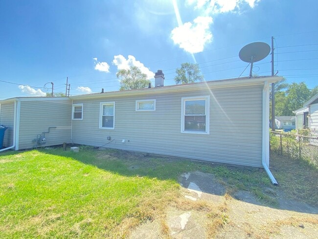 Building Photo - 3 Bedroom Home In Gary