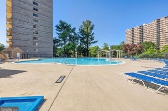 Building Photo - 1121 University Blvd W
