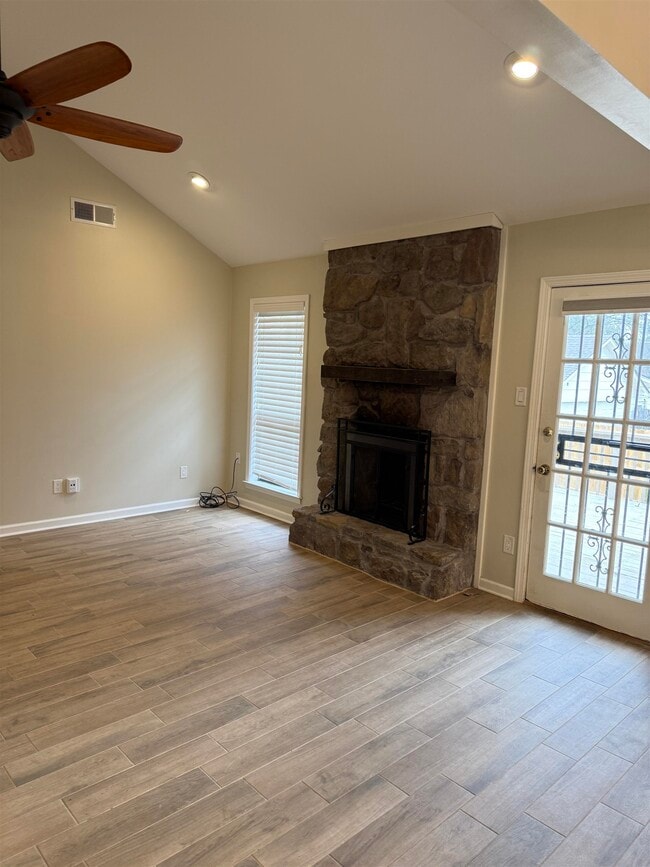 Foto del edificio - 8442 Farrah Ln