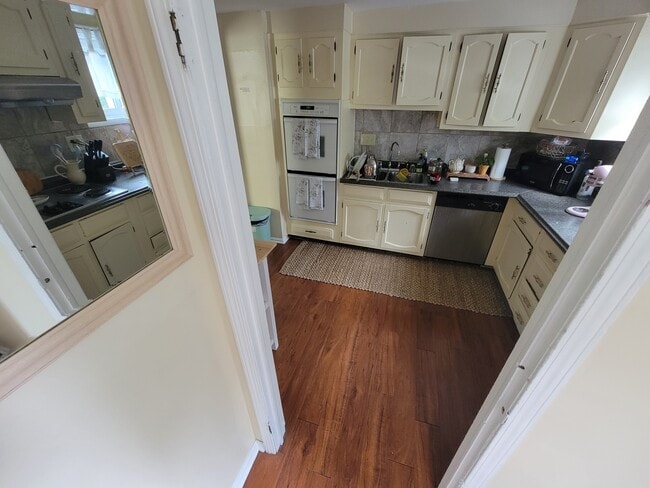 Building Photo - 450 Linden Ave