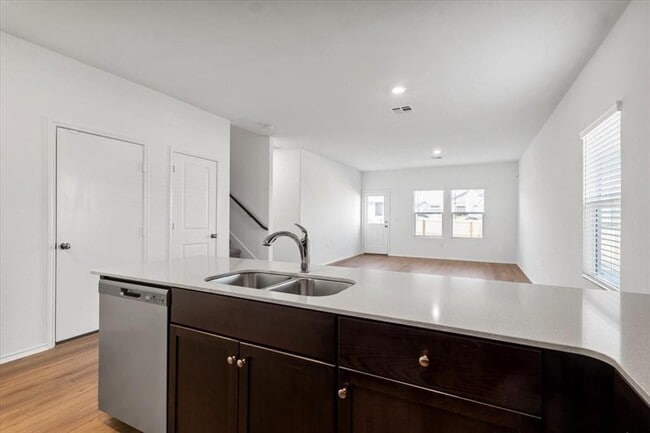 Building Photo - 2728 Louris Ln