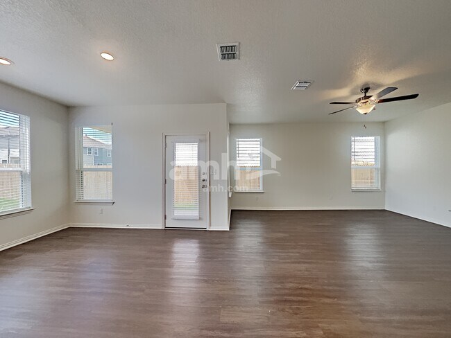 Foto del edificio - 2742 Meadowood Heights