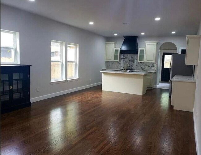 Foto del edificio - 4313 Polk St