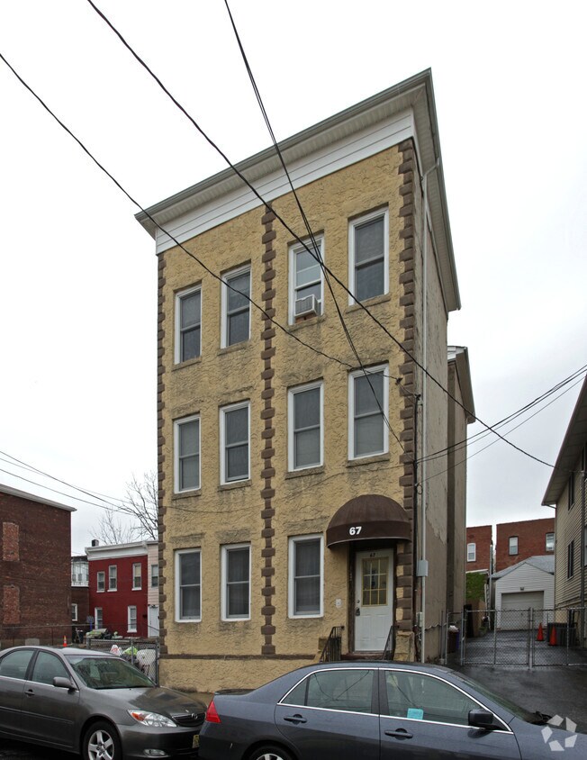 Building Photo - 67 Farnham Ave