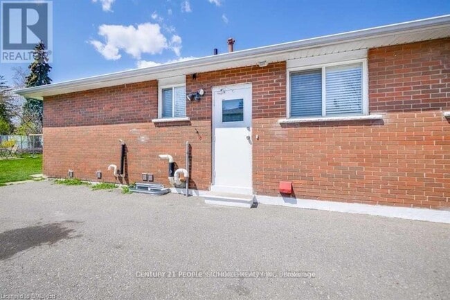 Building Photo - 477 SILVERSTONE Dr