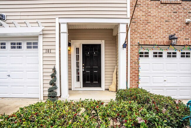 Foto del edificio - Beautiful  3 bedroom Townhome Living in Apex, NC