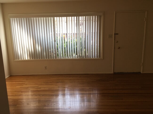 Living Room - 611 E San Jose Ave