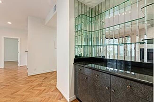 Building Photo - 1140 Alta Loma Rd