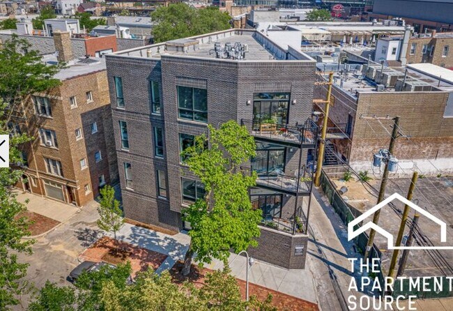 Photo - 1052 W Cornelia Ave Apartment