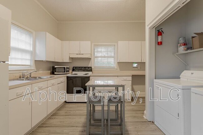 Building Photo - 62 Hutchins St