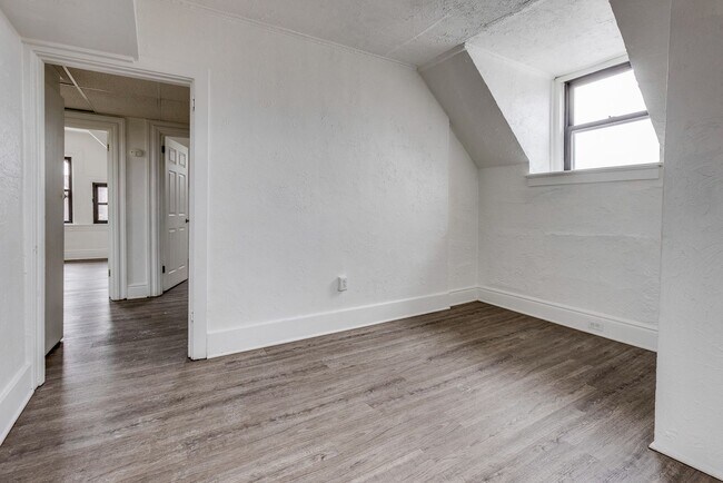 Building Photo - 750 Brownsville Rd
