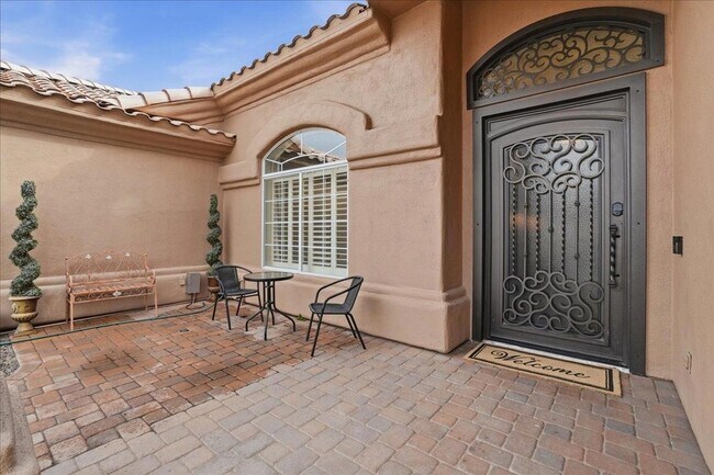 Foto del edificio - 1909 E Coral Tree Dr