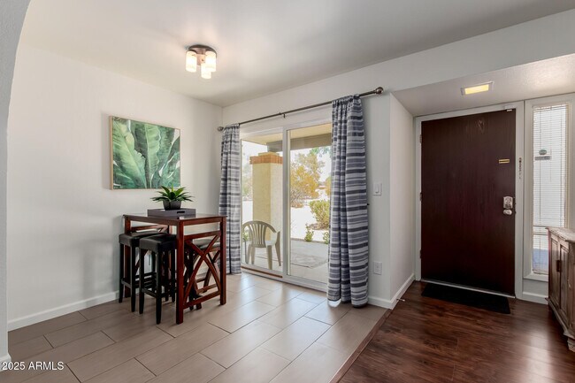 Foto del edificio - 811 E Eugie Ave