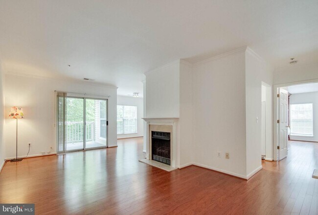 Foto del edificio - 7000 Falls Reach Dr