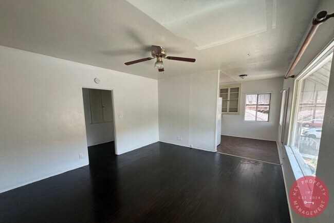 Foto del edificio - Charming 1-Bedroom Upstairs Unit Near San ...