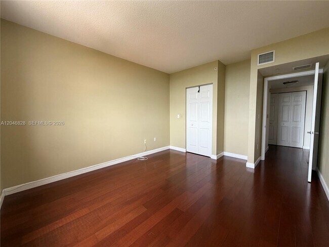 Building Photo - 2030 S Douglas Rd