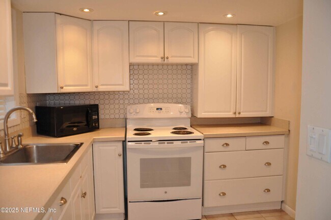 Building Photo - 695 A1A N