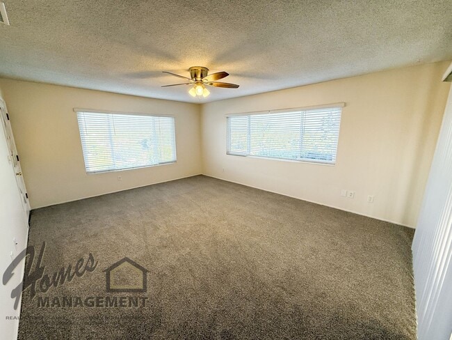Building Photo - Homes Management - 2 Bed, 1.5 Bath Duplex ...