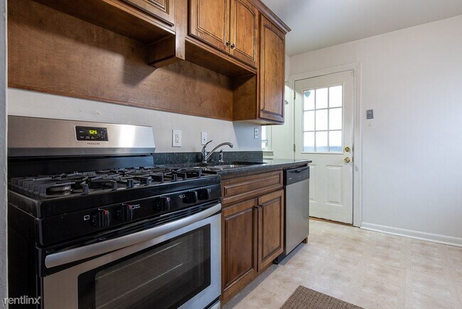 Building Photo - 2 br, 1 bath House - 1350 E Webster St