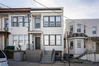 Building Photo - 1413 43rd St