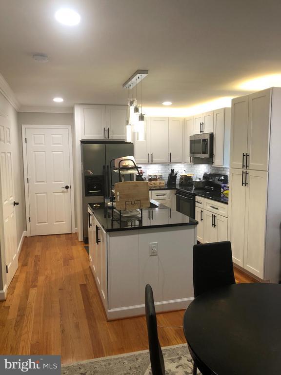 Building Photo - 12050 Long Lake Dr