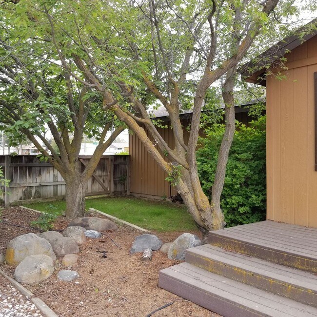 Building Photo - 3 br, 2 bath House - 201 D Street NE