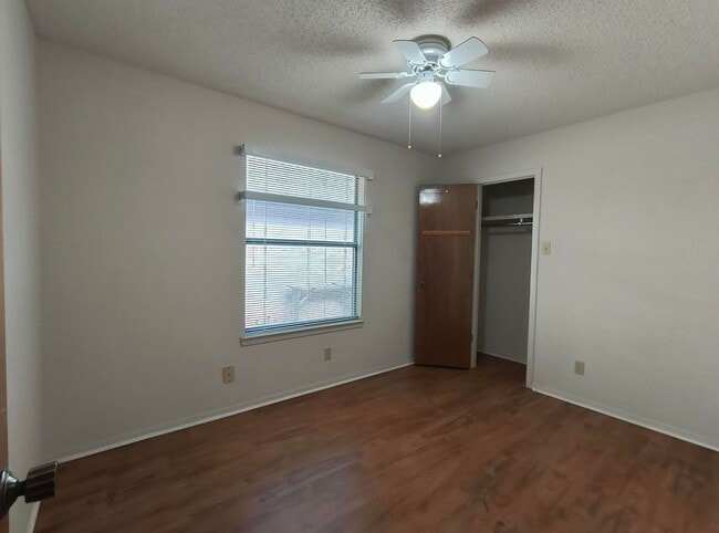 Building Photo - Spacious 2 bedroom 2 bath townhome AVAILABLE NOW!!!!