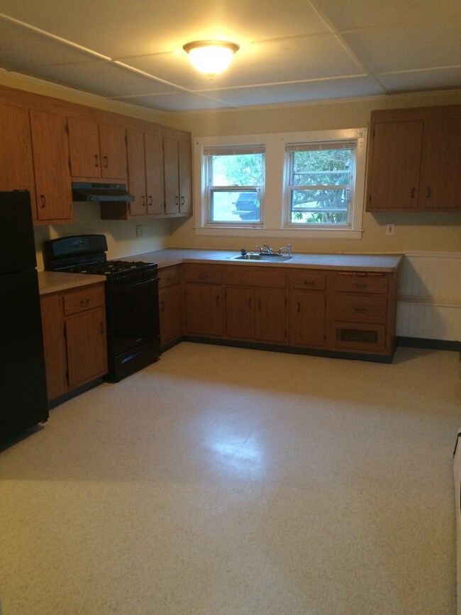 Kitchen - 47 Cherry St