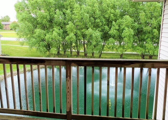 Building Photo - $995 | 2 Bedroom, 2 Bathroom Condo | No Pe...
