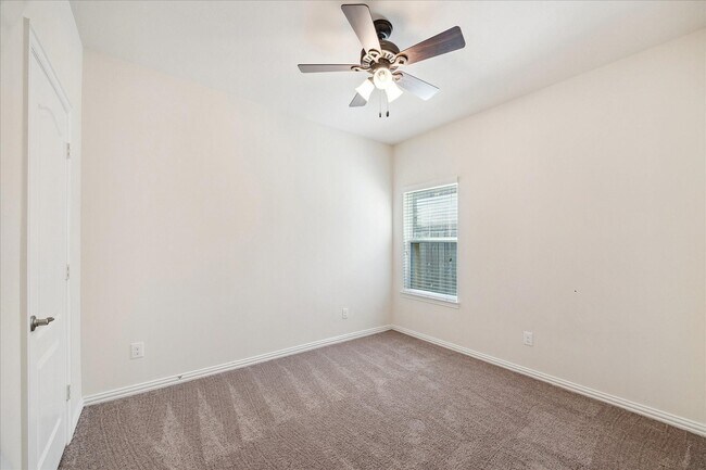 Foto del edificio - 205 Brookwood Park Ln
