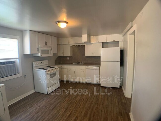 Photo - 1300 SW 34th St Apartment