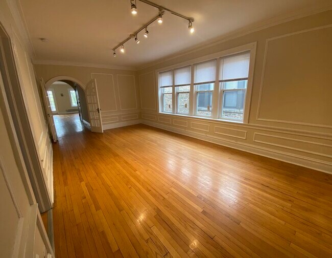 Foto del edificio - 2029 W Jarvis Ave