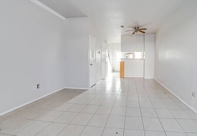Building Photo - 633 Carriagehouse Ln