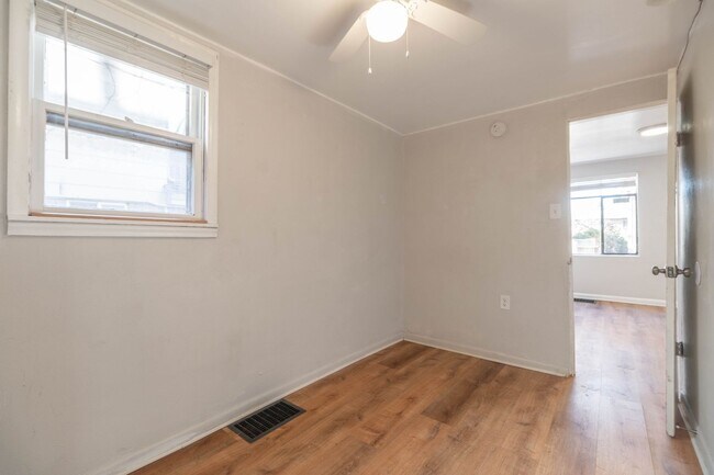 Foto del edificio - 1356-1376 Zephyr Street-1374