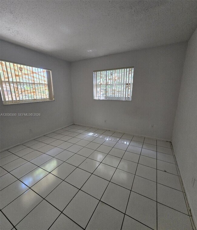 Foto del edificio - 5880 NW 19th Ct