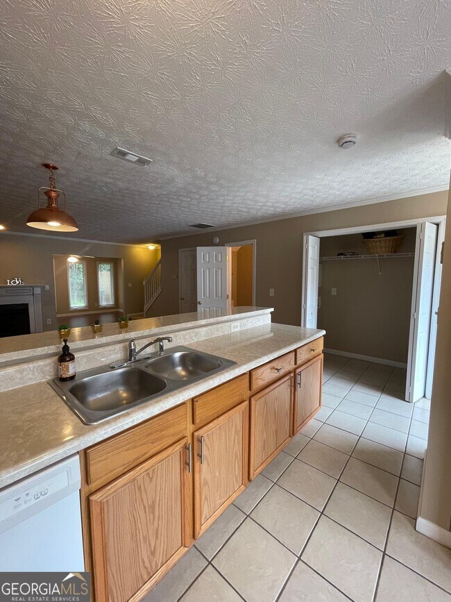 Foto del edificio - 2962 Stonecrest Ln