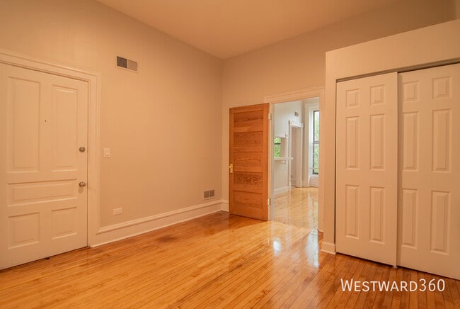 Building Photo - 2056 N Halsted-2F