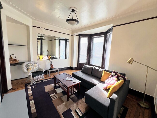 Foto del edificio - 2187 N Clybourn Ave