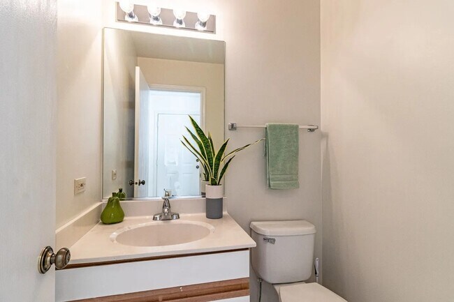 Foto del edificio - 1357 Newport St