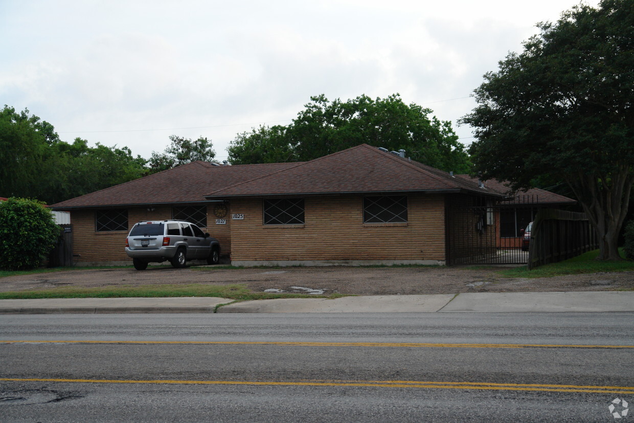 Foto principal - 1025-1027 Airline Rd