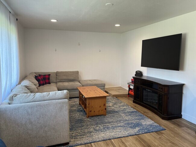 Building Photo - 480 S Cotterell Dr